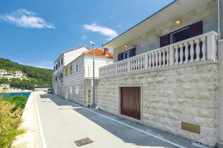 Beautiful Home in Pucisca With 3 Bedrooms and Wifi