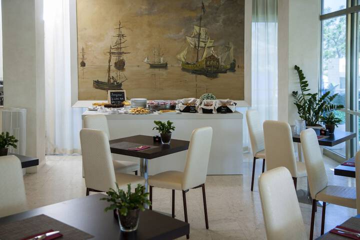 Dining 72 of 99