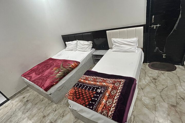Room 10 of 26