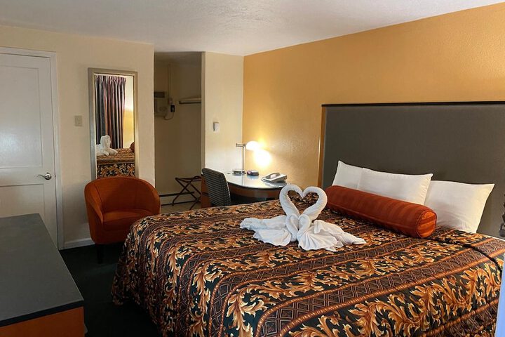 Room 33 of 49