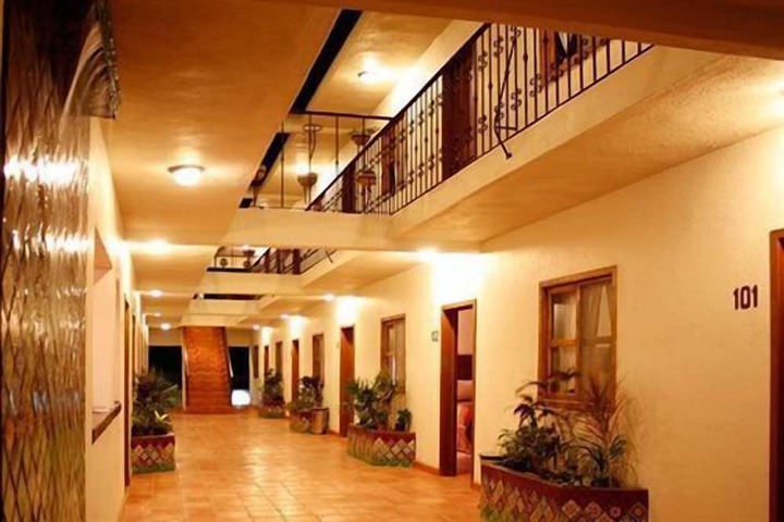 Ballroom/Hall 14 of 27