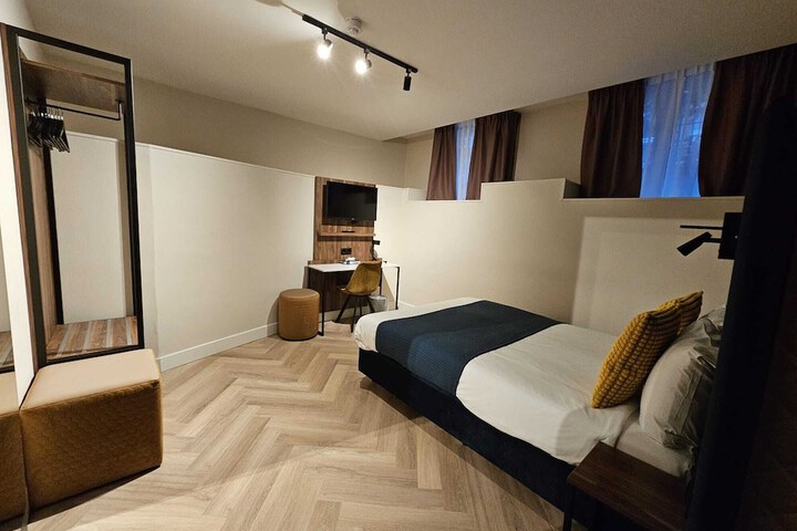 Room 22 of 45