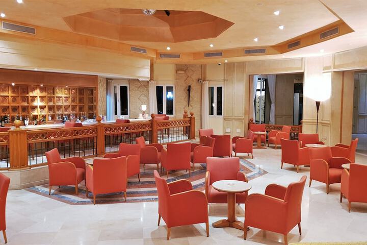Lounge 36 of 45