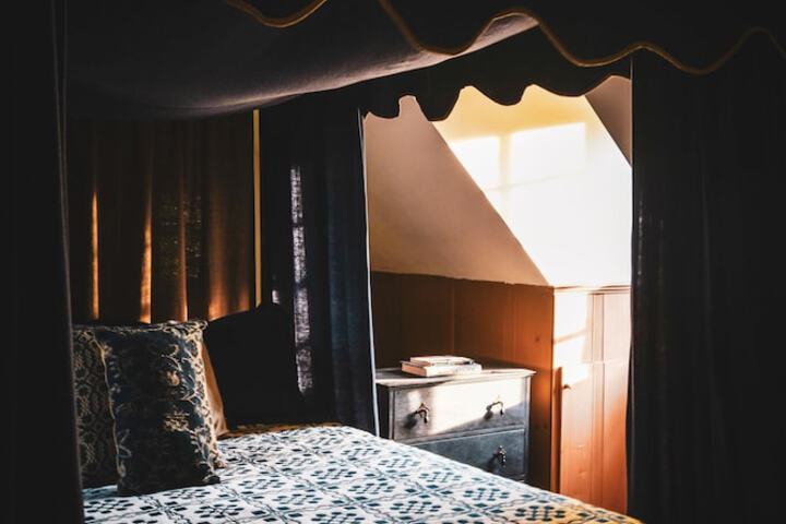 Room 14 of 33