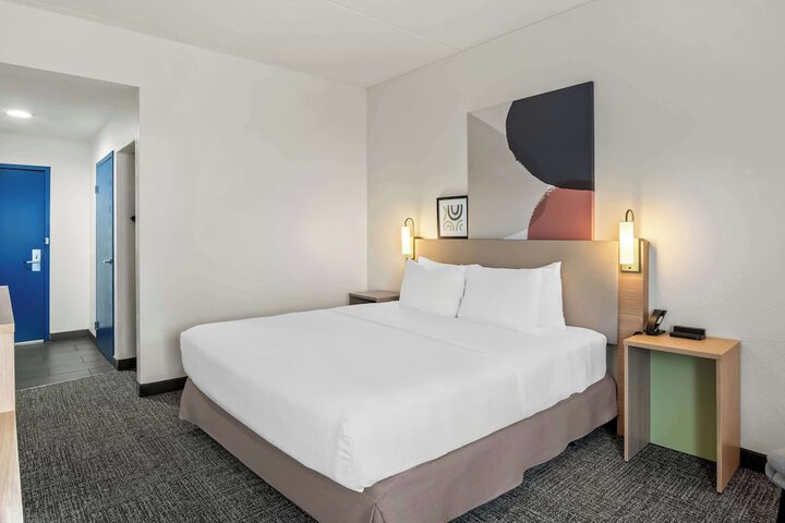 1 King Bed (31 of 31)