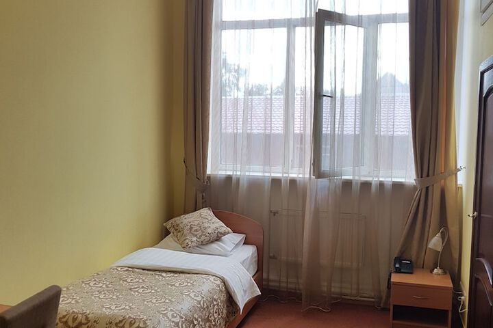Room 12 of 79