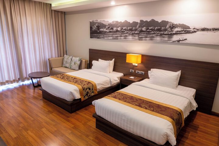 Room 6 of 100