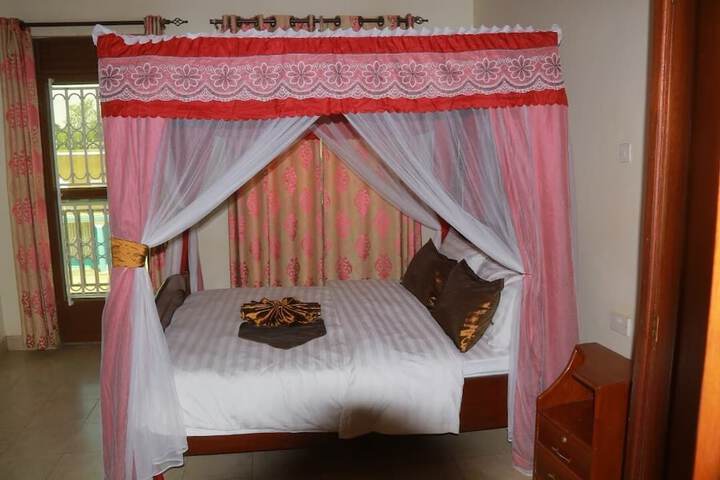 IHURU 50 HOTEL AND GARDENS in Kasese