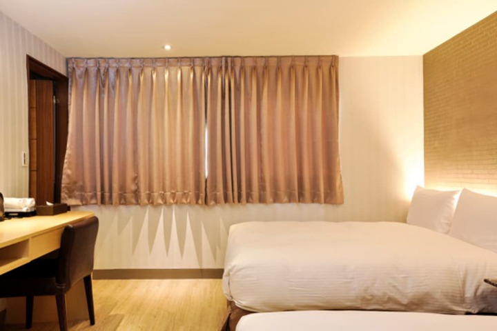 Room 3 of 50