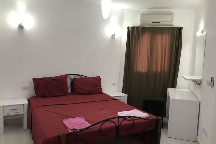 Room 8 of 126