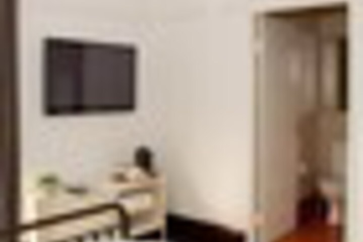 Room 104 of 192