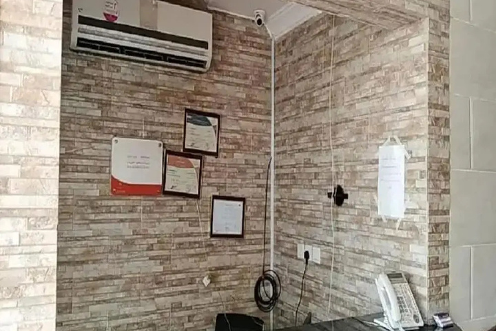 Room 13 of 21