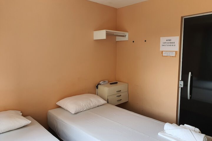 Room 6 of 28