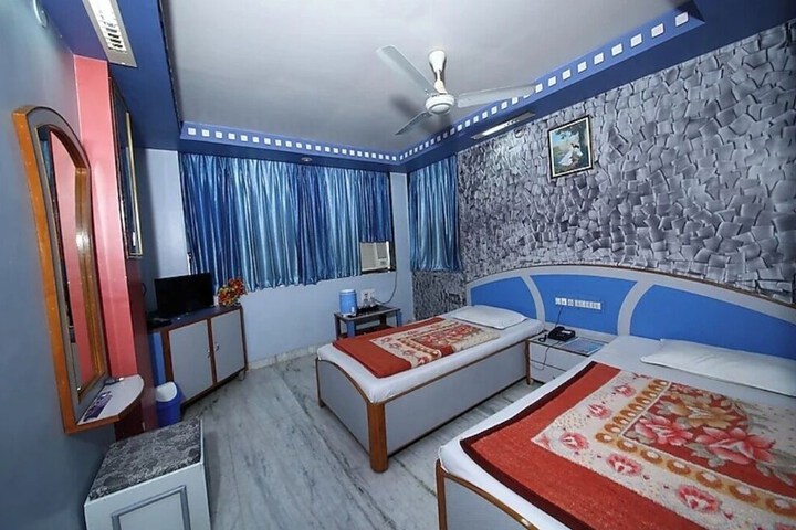 Room 4 of 13