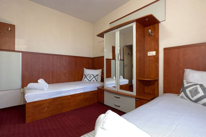 Room 6 of 41