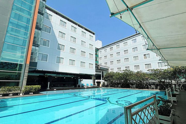 Hotel Pool