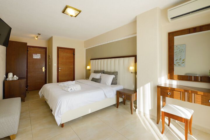 Room 37 of 142