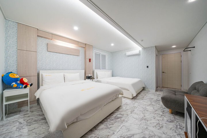 Room 7 of 37