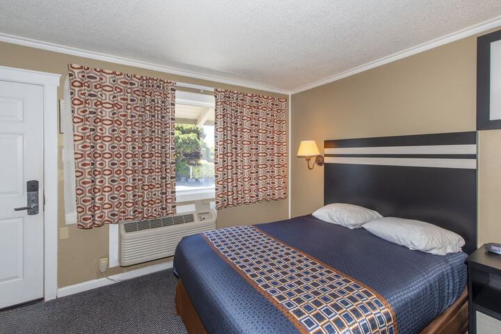 Room 6 of 40