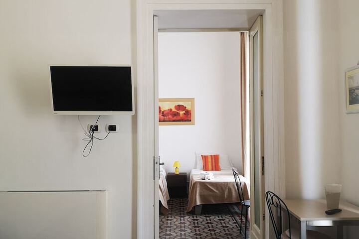 Room 8 of 40