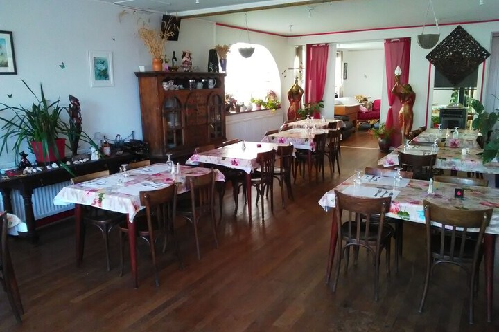 Dining 13 of 19