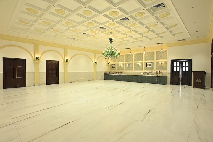 Ballroom/Hall 119 of 161