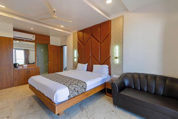 Room 8 of 32