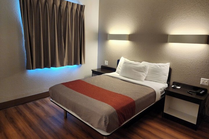 Room 12 of 32