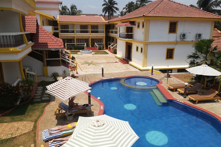 Hotel Pool
