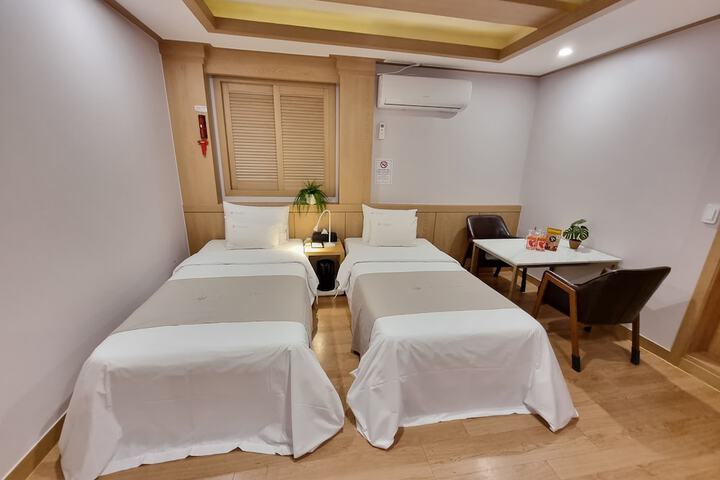 Room 13 of 46