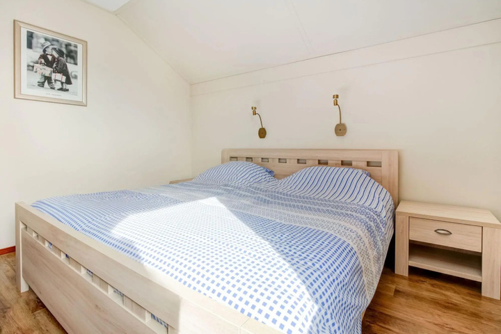 Room 2 of 18