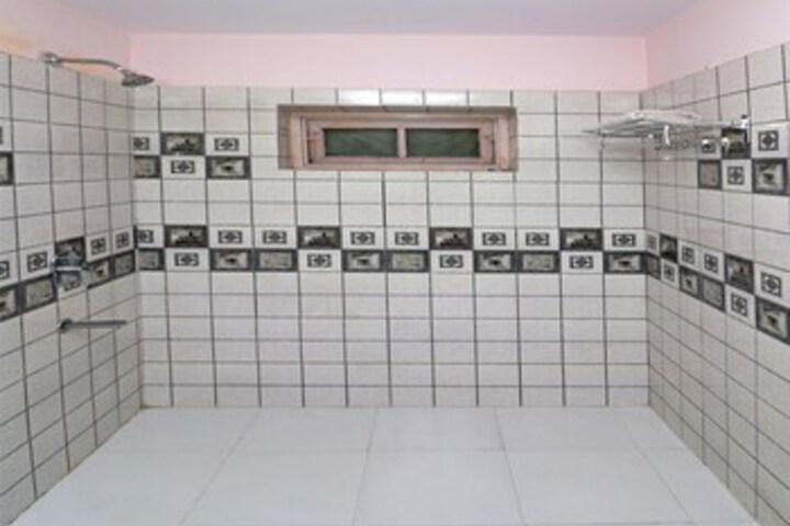 Room 4 of 25