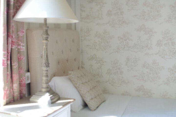 Room 27 of 37