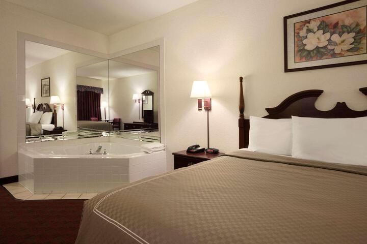 1 King Bed (21 of 24)