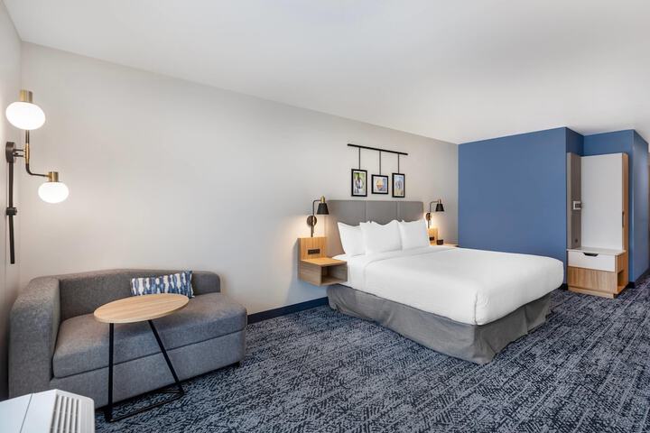 Room 11 of 38