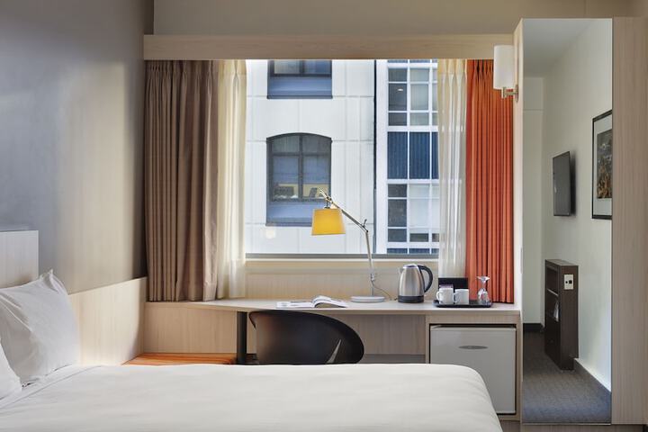 Room 3 of 37