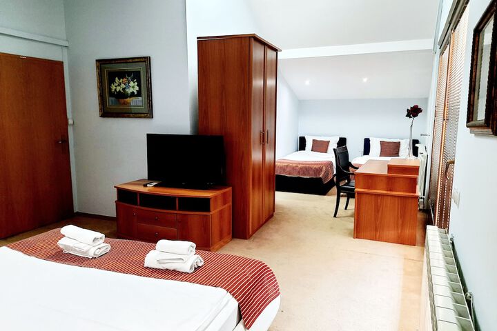 Room 51 of 78