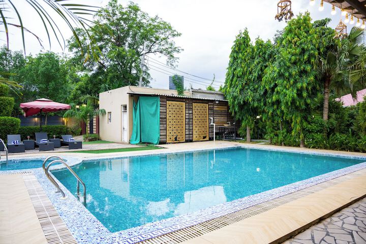 Pool 65 of 106