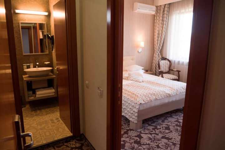 Room 17 of 41