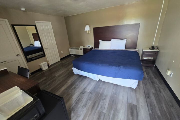 Room 18 of 34