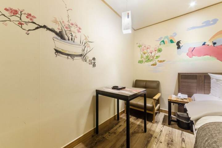 Room 14 of 35
