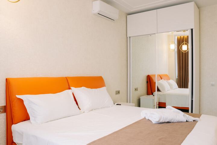 Room 4 of 38