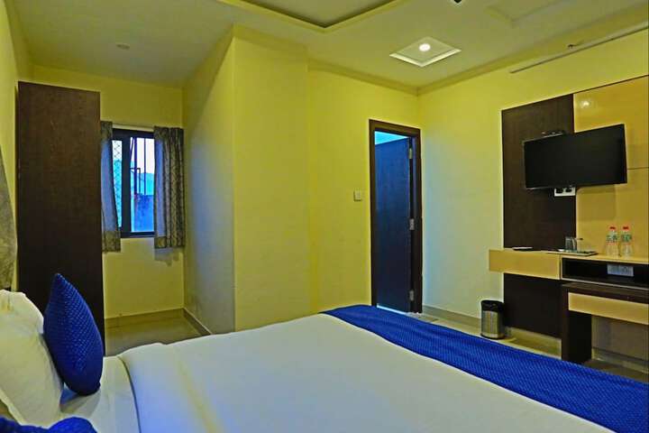 Room 9 of 37