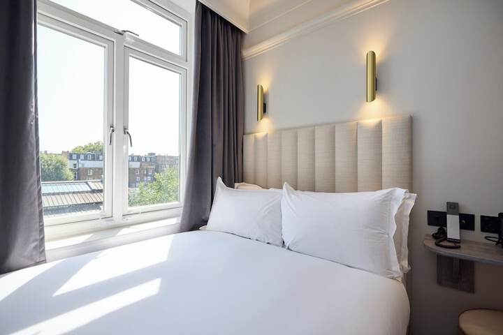 Room 42 of 78