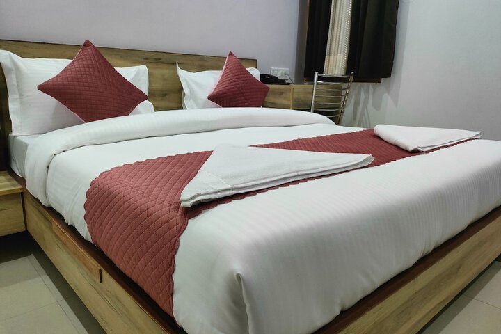 Room 6 of 18
