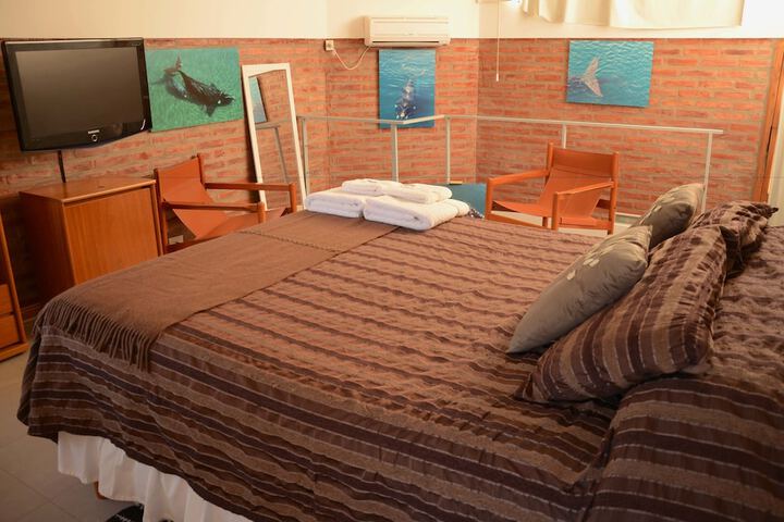 Room 6 of 13