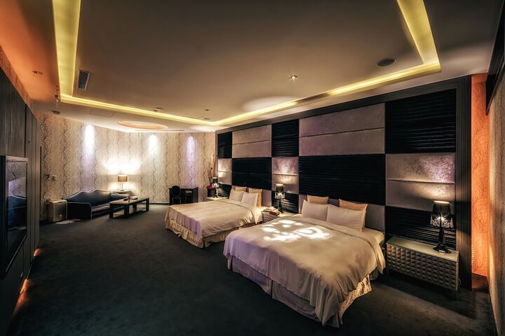 Room 33 of 69