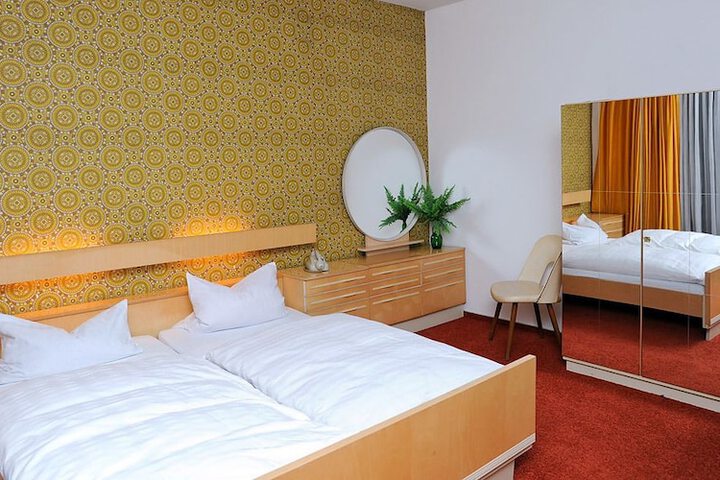Room 7 of 35
