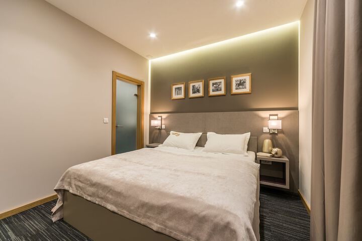 Room 9 of 48