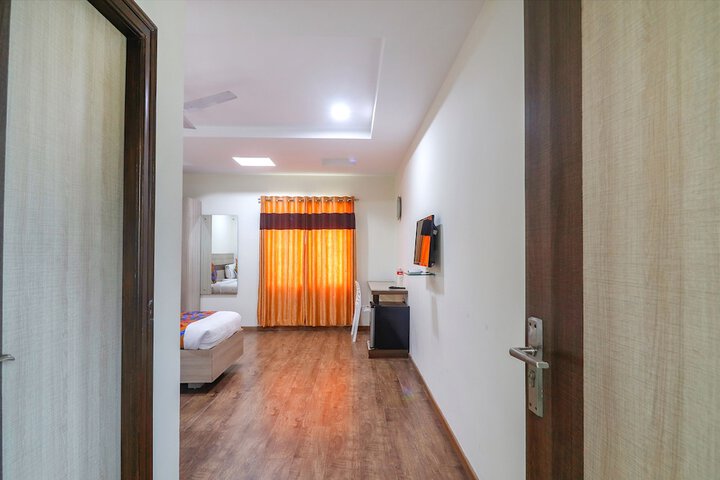 Room 13 of 27